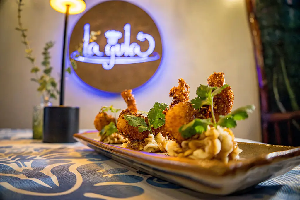 Crispy prawns on puree